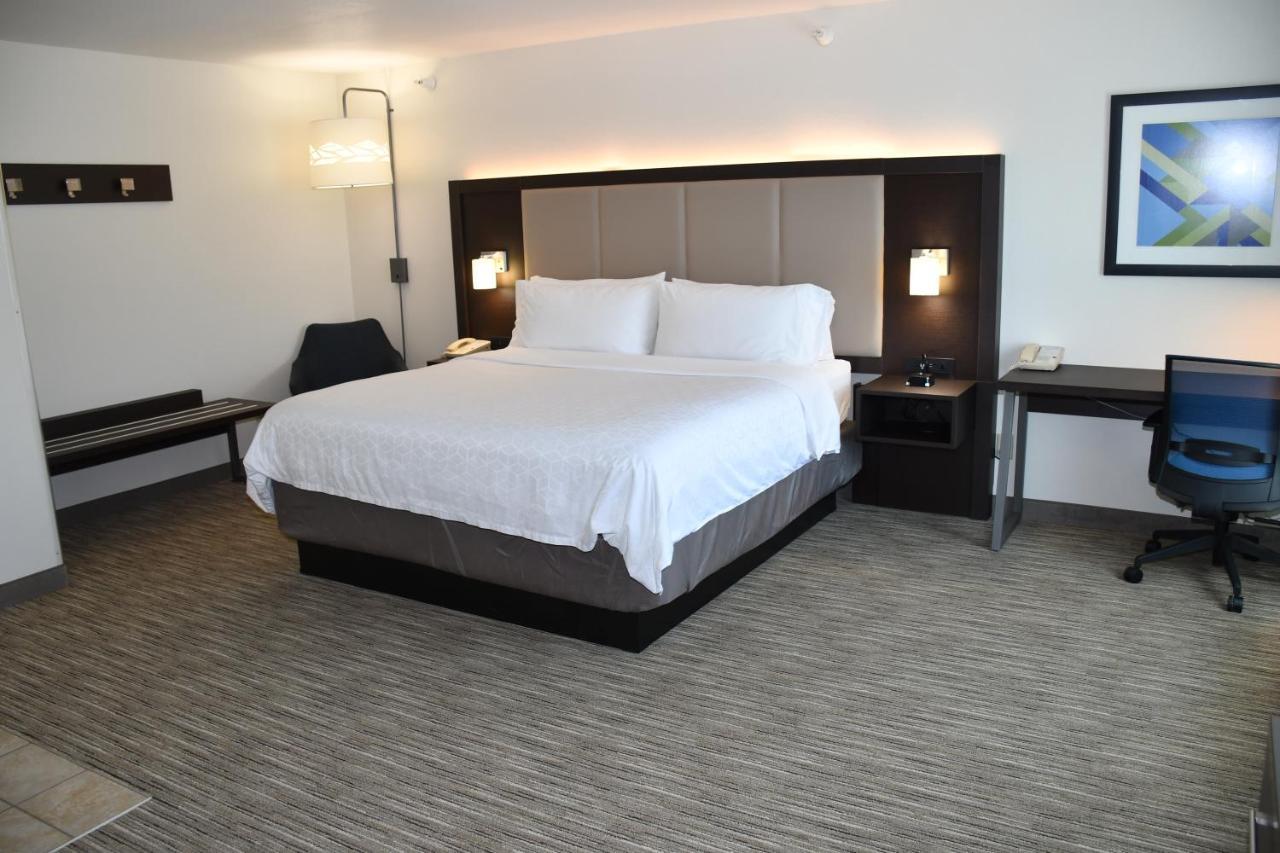 Holiday Inn Express Hotel & Suites Evanston By Ihg Номер фото