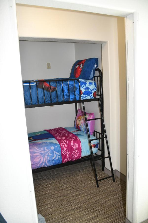 Holiday Inn Express Hotel & Suites Evanston By Ihg Екстер'єр фото