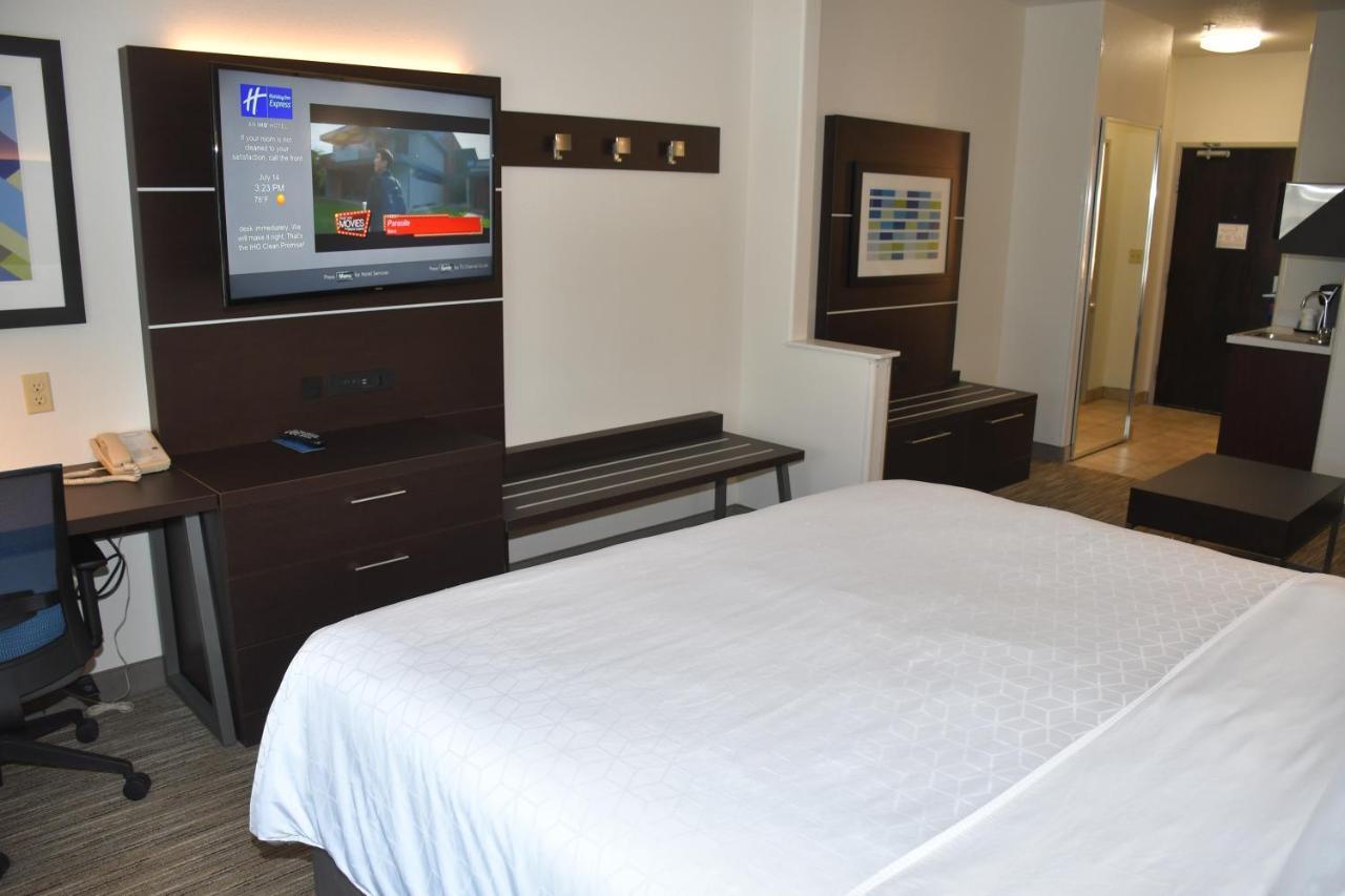 Holiday Inn Express Hotel & Suites Evanston By Ihg Номер фото