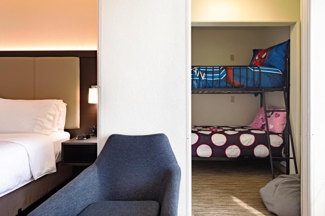 Holiday Inn Express Hotel & Suites Evanston By Ihg Екстер'єр фото