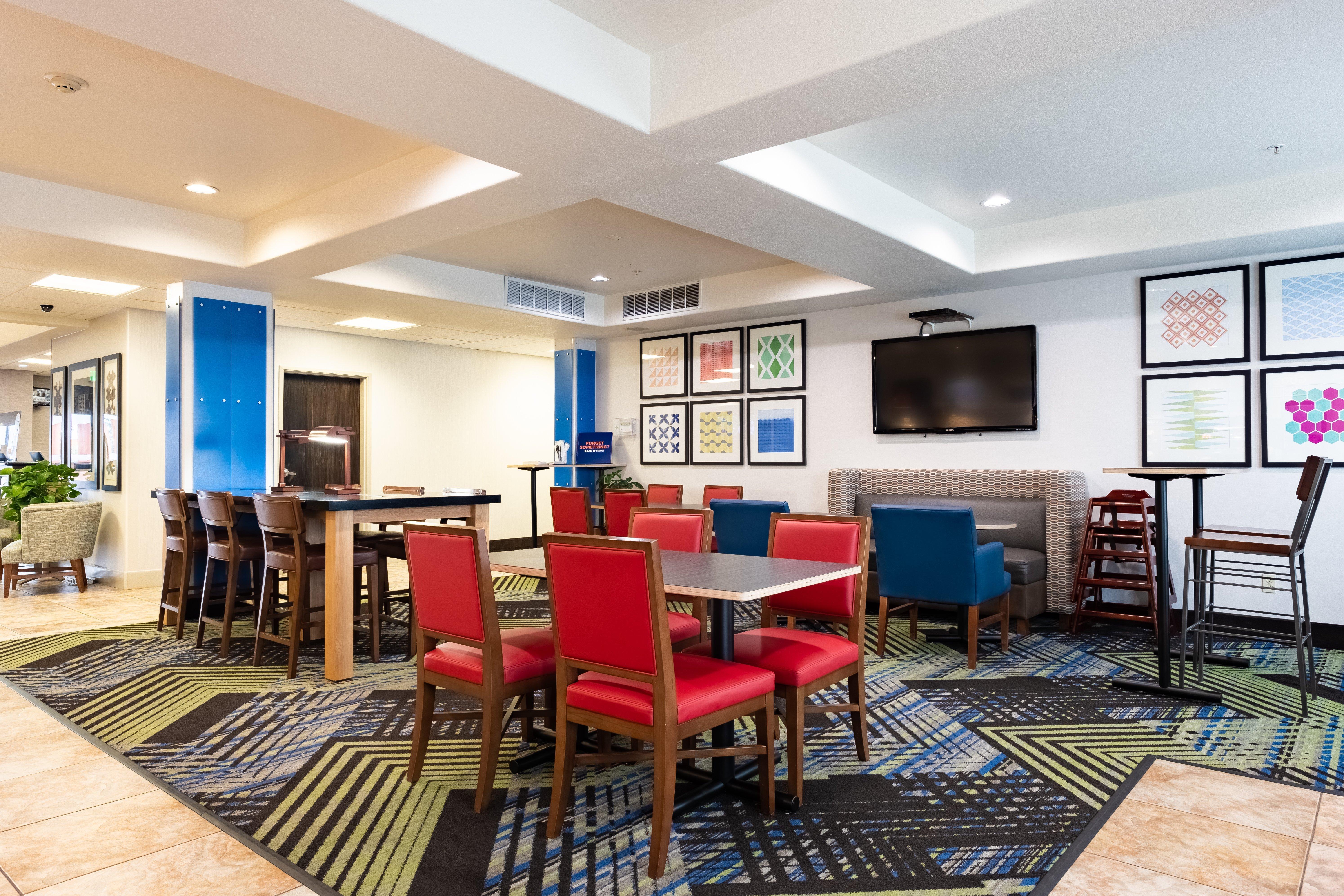 Holiday Inn Express Hotel & Suites Evanston By Ihg Екстер'єр фото