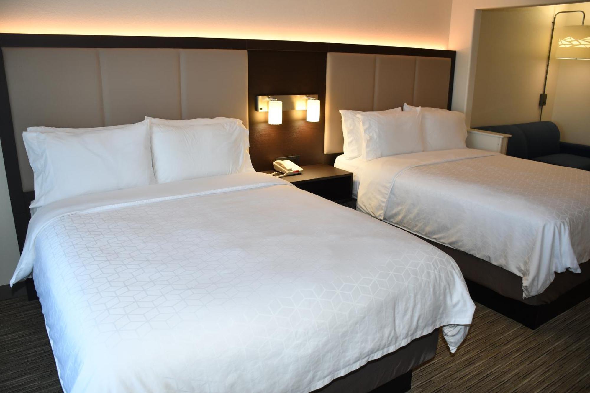 Holiday Inn Express Hotel & Suites Evanston By Ihg Номер фото