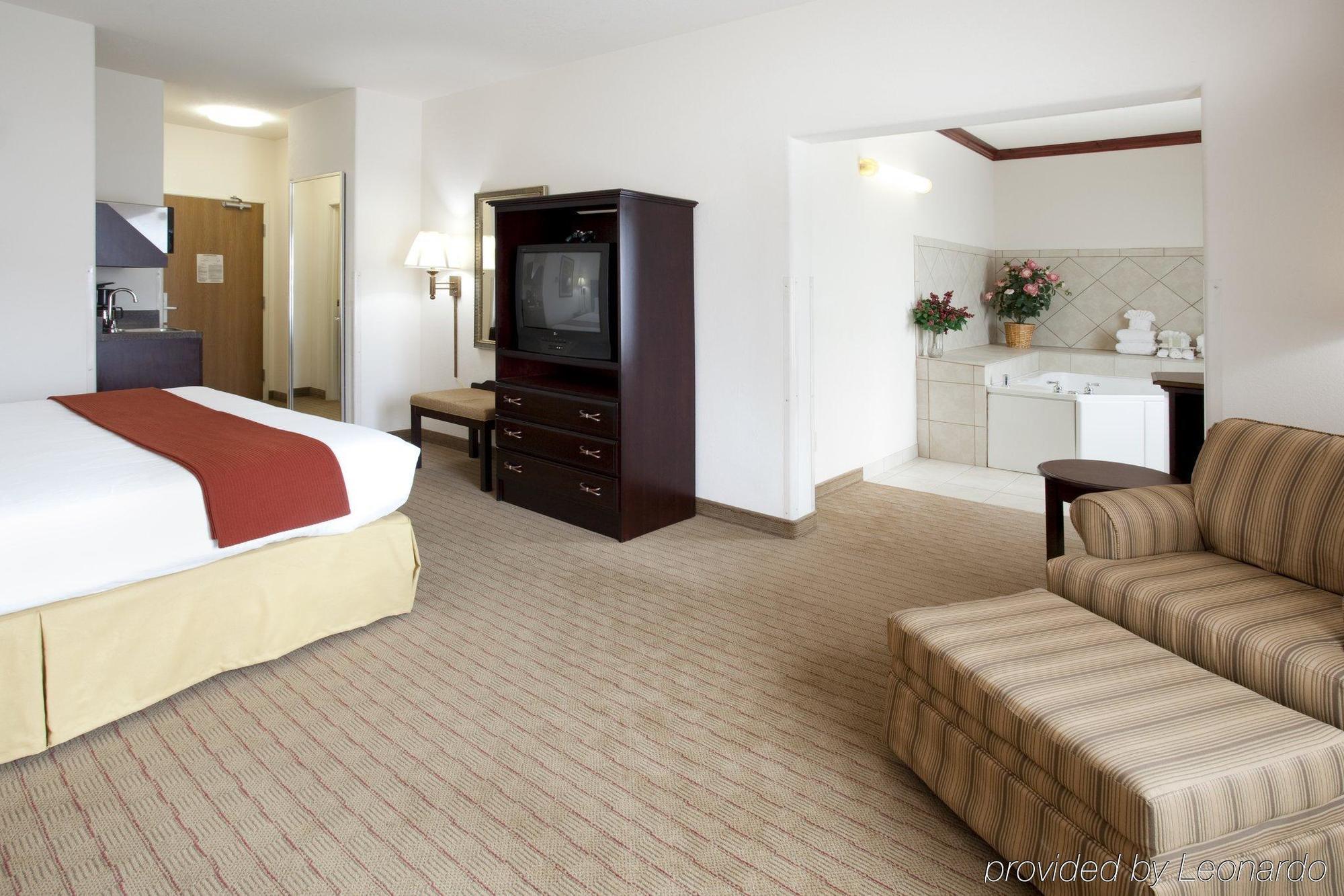 Holiday Inn Express Hotel & Suites Evanston By Ihg Номер фото